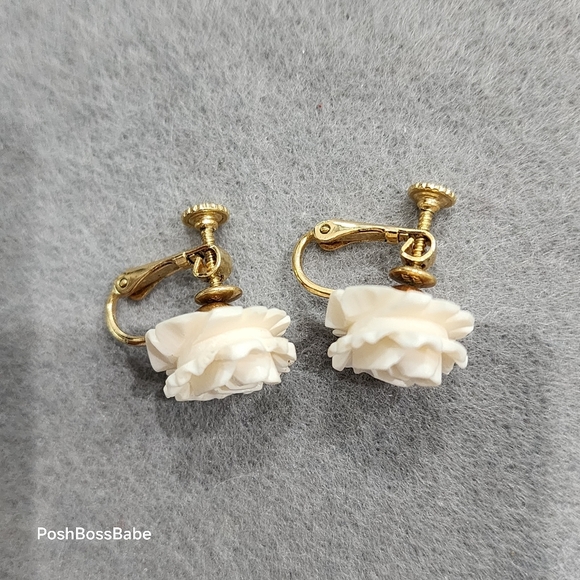 Vintage Carved Rose Earrings | Cream Floral Screw-Backs | ½” | Gold Tone - Picture 3 of 5